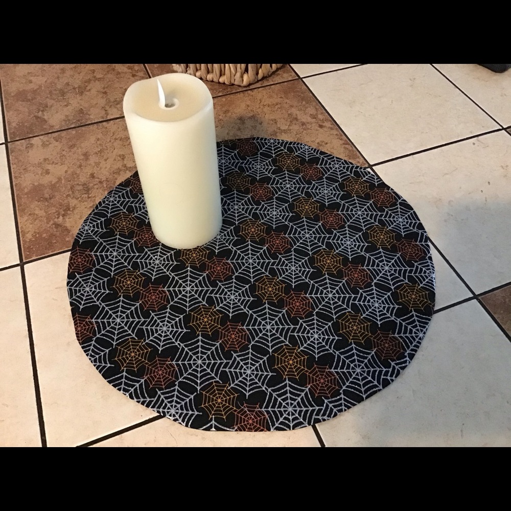 Glittery Halloween spiderweb table center